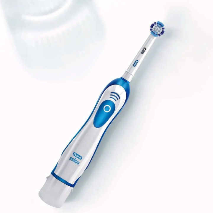 Escova Dental Eletrica Pro Saude Power + 2 Pilhas + 4 Refis Pilhas | Oral-B | Escovas Elétricas